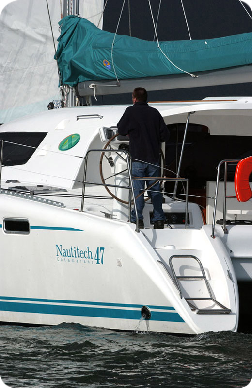Catamarano Nautitech 47: il Timone